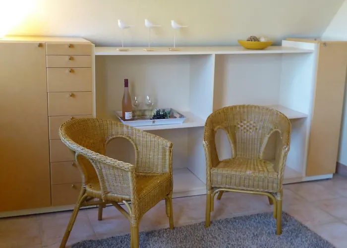 Casa Carina Ferienhaus, Oberwohnung Mit Kleinem Sonnenbalkon Und Terrasse * Schweiburg