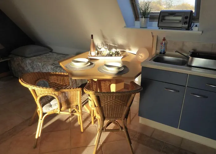 Casa Carina Ferienhaus, Oberwohnung Mit Kleinem Sonnenbalkon Und Terrasse * Schweiburg