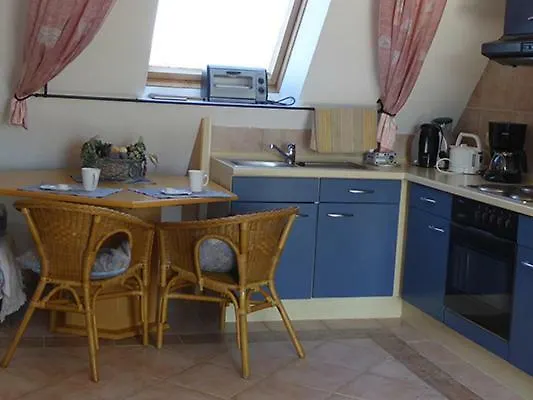 Casa Carina Ferienhaus, Oberwohnung Mit Kleinem Sonnenbalkon Und Terrasse Apartman